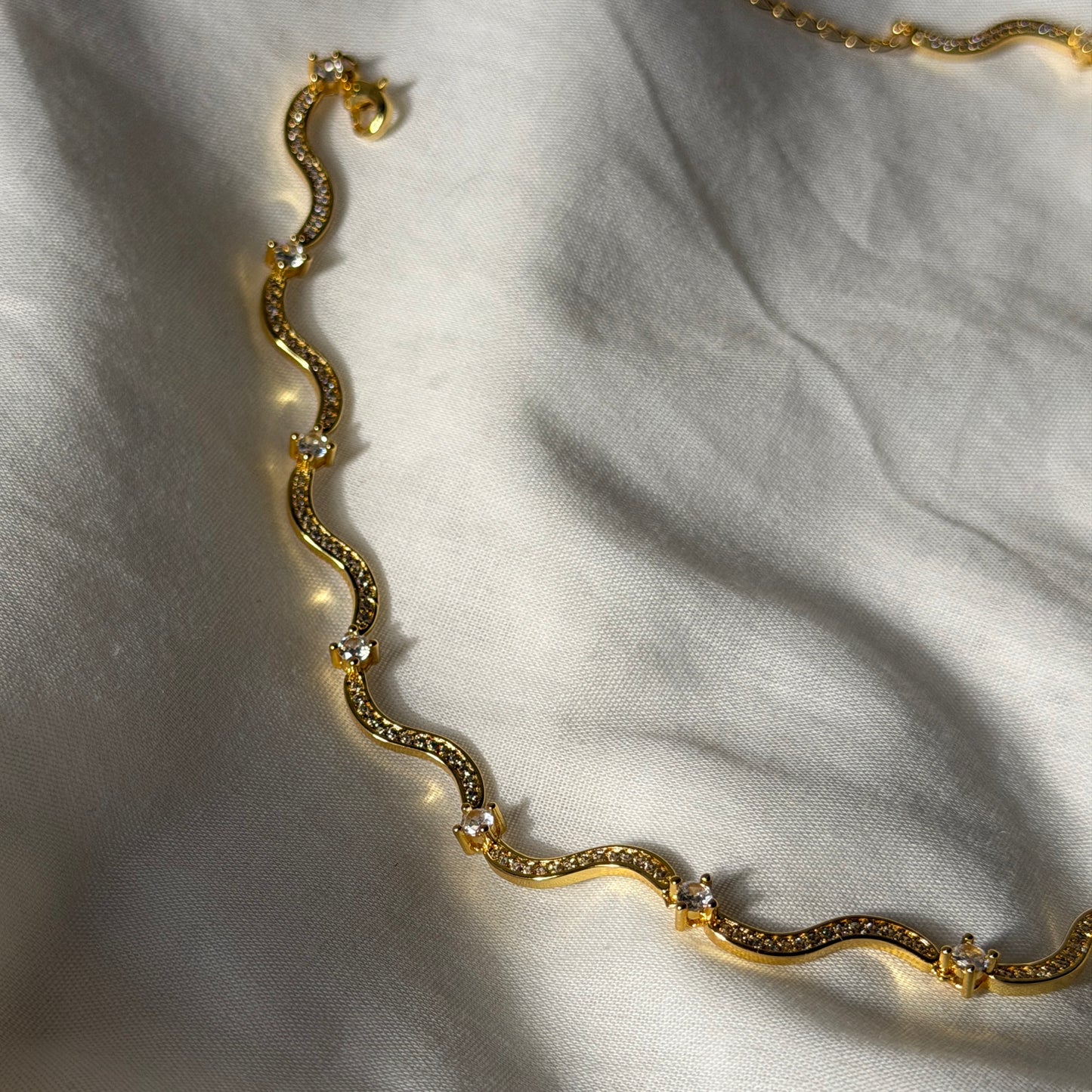 Darya wave necklace