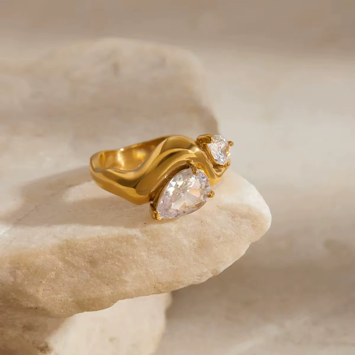 Lyana ring