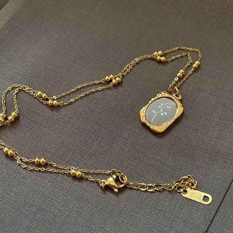 Rouge necklace