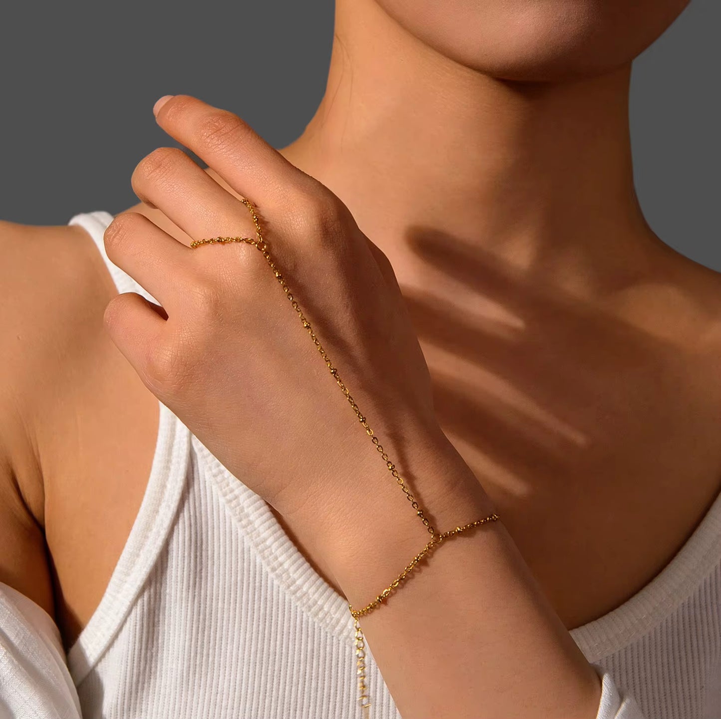 Amirah handchain