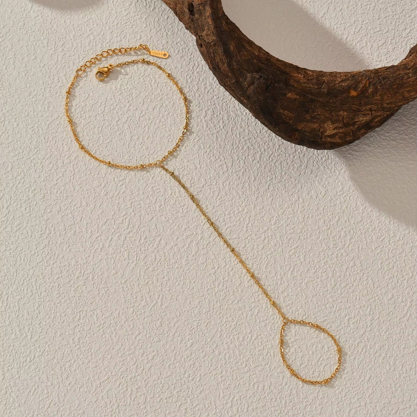 Amirah handchain
