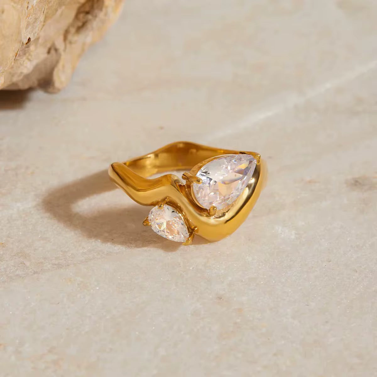 Lyana ring