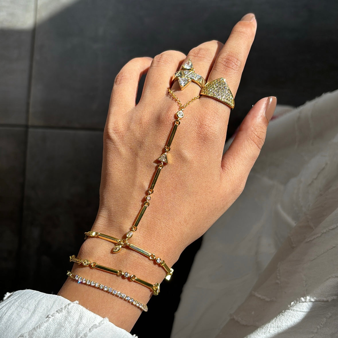 Kyra handchain