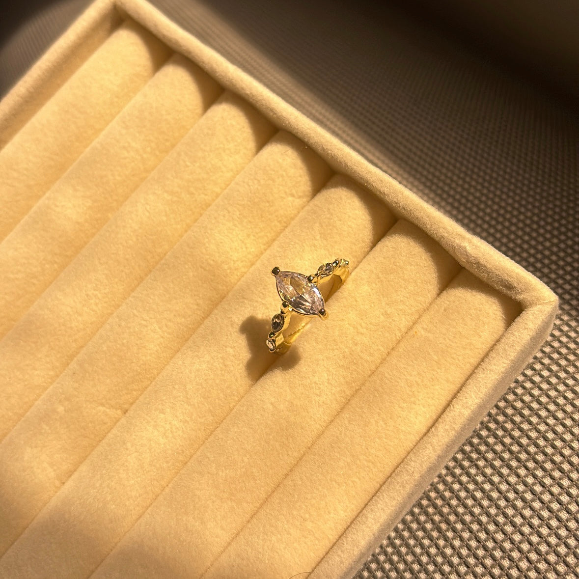 Diana ring
