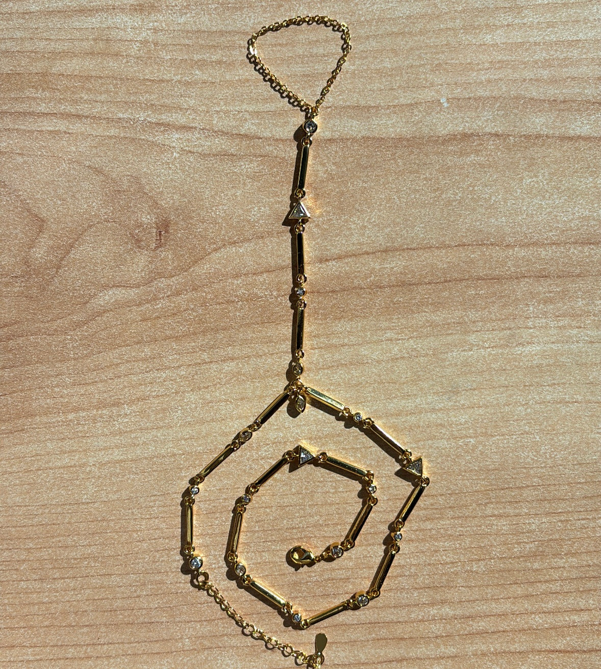 Kyra handchain
