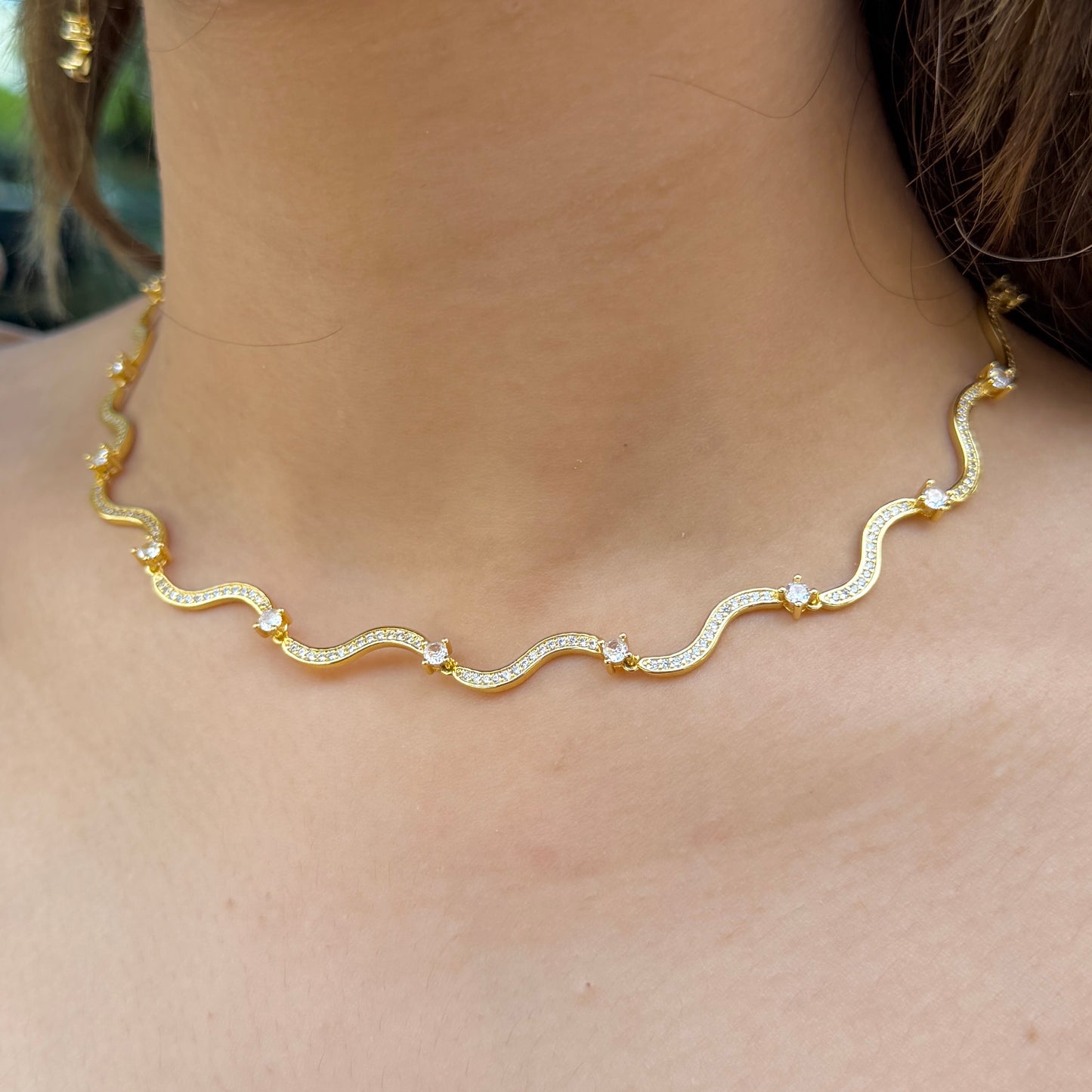 Darya wave necklace