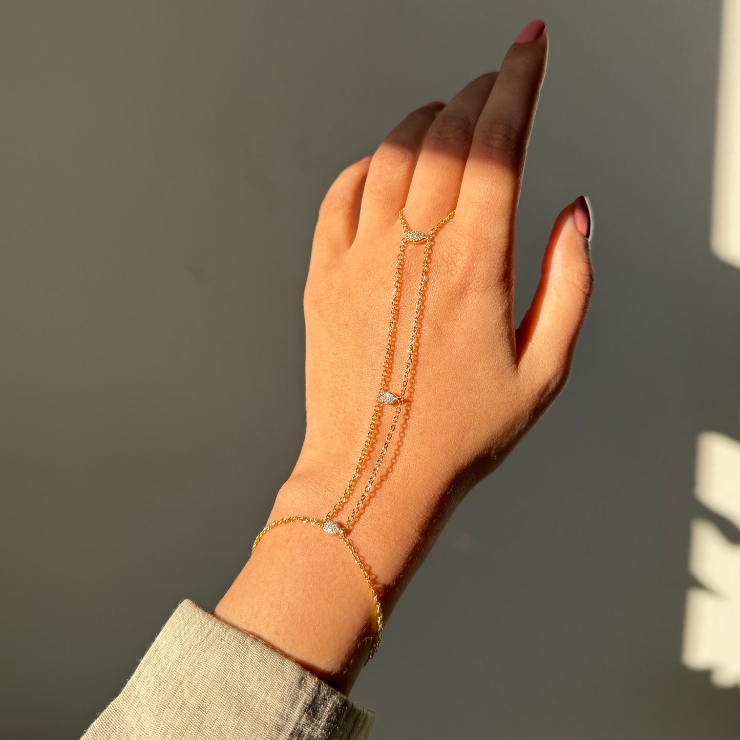 Blush handchain