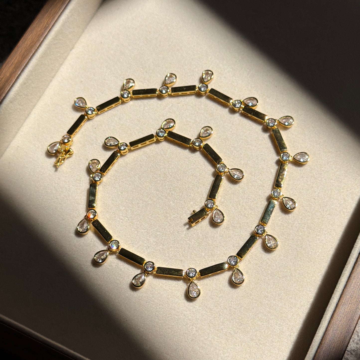 Iris necklace