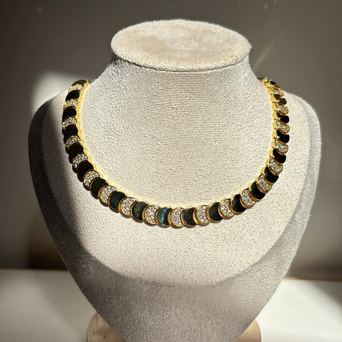 Al Qamar necklace