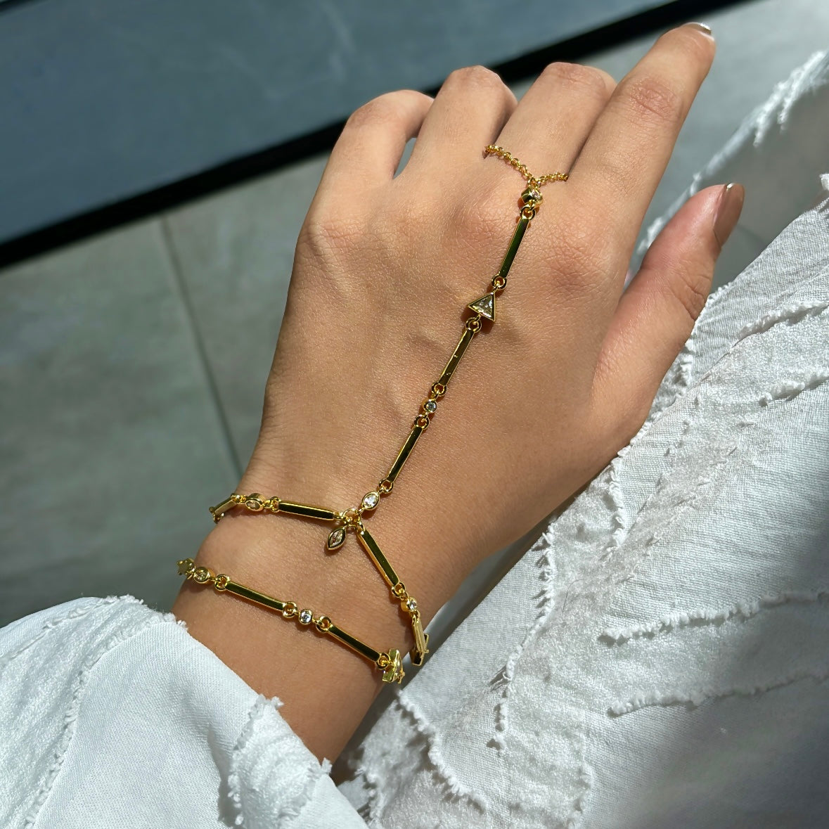 Kyra handchain